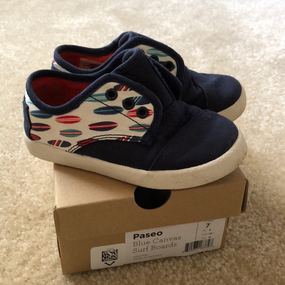 Toms Other - Toddler boys surf board Toms size 7 Toms Other - Toddler boys surf board Toms size 7